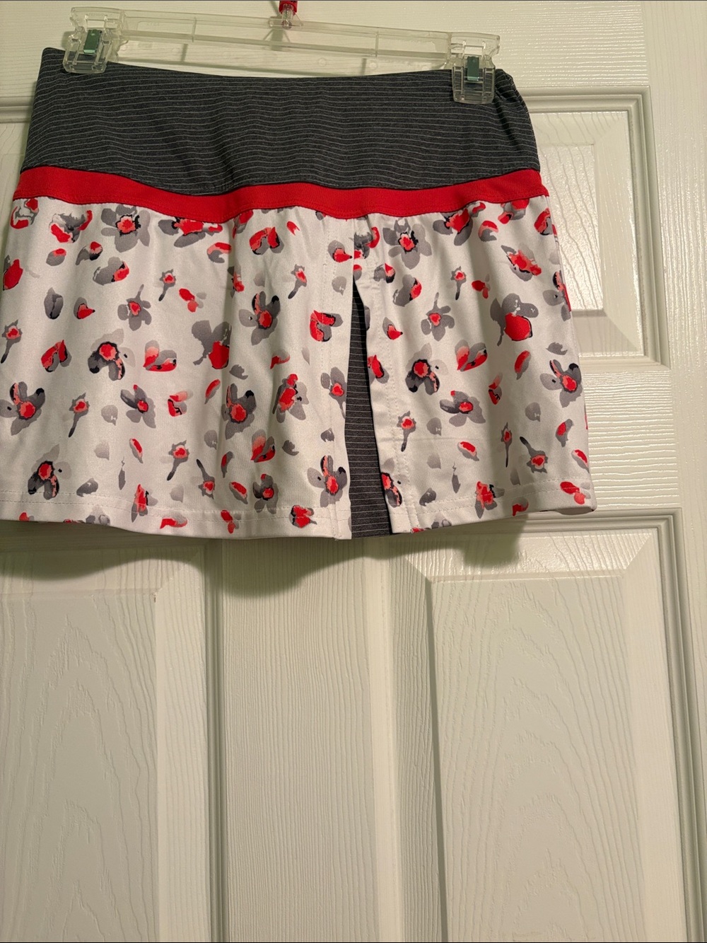 bolle Gray Waistband Floral Skort with Red Trim